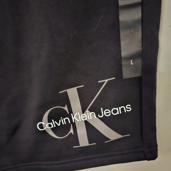 Men's Calvin Klein Shorts - Picture 2 of 5